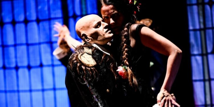 “Mücadeleye devam” Institut français desteğiyle DasDas sahnesinde!