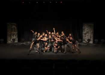 Mersin şehir tiyatrosu perdelerini açıyor