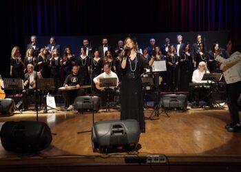 Hekim ve çalışanlardan oluşan Liv Türk Müziği Koraosu “Kantolarla ve Tangolarla” sahnede