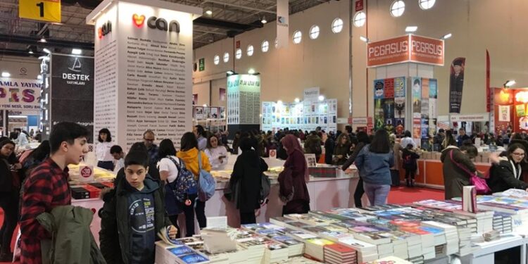 Karadeniz Kitap Fuarı’nda okuyucuları zengin bir içerik