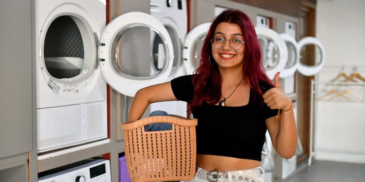 Mersin’de öğrencilere ücretsiz çamaşır kafe