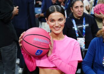 Pembe Top, Pınar Deniz’in elinden havalandı