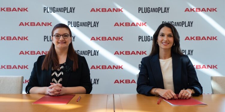 Akbank, Plug and Play Türkiye’nin ilk finansal partneri oldu