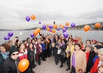 Kadın muhtarlar kadına yönelik şiddete “Dur” mesajlarını gökyüzüne bıraktı