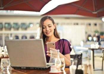 Dijital göçebeler ve çalışma hayatı: Çevrimiçi eğitimle seyahat ederken para kazanmak için pratik ipuçları