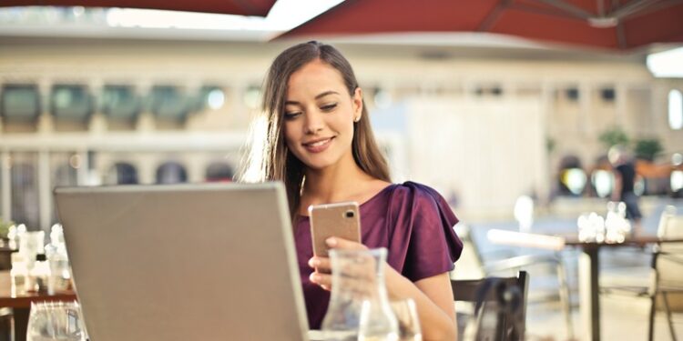 Dijital göçebeler ve çalışma hayatı: Çevrimiçi eğitimle seyahat ederken para kazanmak için pratik ipuçları