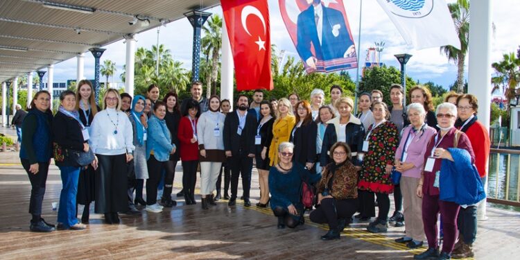 Üretici kadınlara dijital pazarlama eğitimi verildi