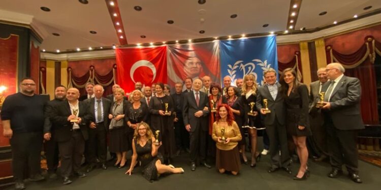 İsmet Küntay tiyatro ödülleri’nden şehir tiyatroları’na iki ödül