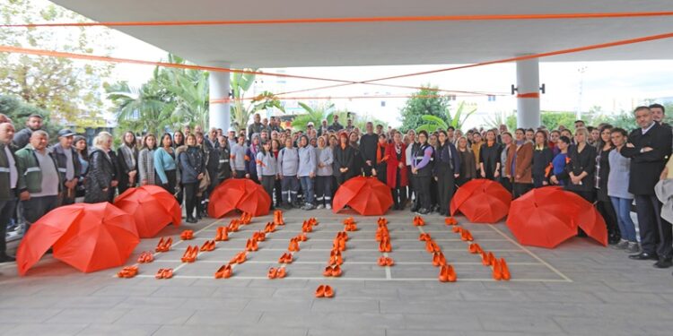 Şiddete Uğrayan Kadınlar İçin Turuncu Ayakkabı sergisi