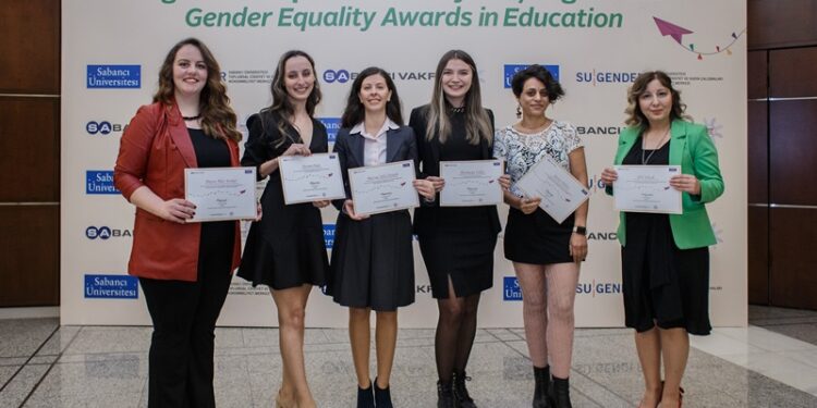 Mor sertifika, toplumsal cinsiyet konusunda öğretmenleri ödüllendirdi
