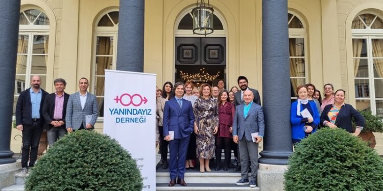 YANINDAYIZ Derneği “Şiddetin görünmeyen yüzü” proje kapanış toplantısını Hollanda Konsolosluğu’nda gerçekleştirdi