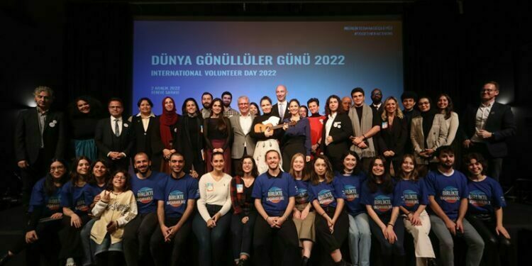 Gönüllü gençler dünyanın geleceği için bir araya geldi