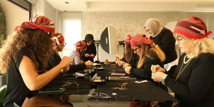 Asırlık değerlerimiz ilmek ilmek örülüyor