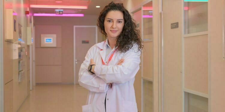 Mitomani mi beyaz yalan mı?