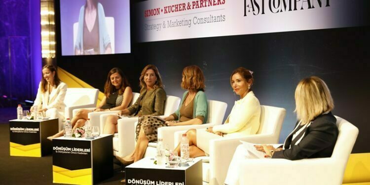 İş dünyasının öncü kadınları “Dönüşüm Liderleri” zirvesinde  deneyimlerini paylaştı