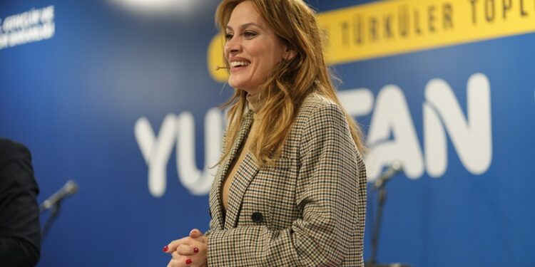 Ebru Cündübeyoğlu ” O Menemenin Tadı Hala Damağımda”