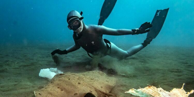 UNDP’nin sudaki kirlilikle mücadelesine ünlü Türk dalgıç da katıldı