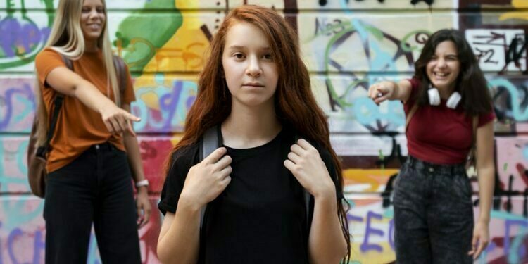 Akran zorbalığı estetik talebini artırdı!