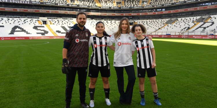 Ünlü isimler Vodafone Park penaltı Challenge’da buluştu