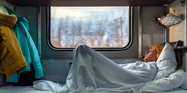 İçinden sahne geçen sergi