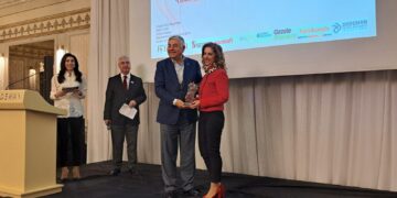 Hediye Güral Gür’e turizmde başarı ödülü