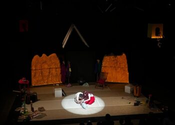 “Kuşlara Fısıldayan Kız” Hikayesi Tiyatro Sahnesine taşındı