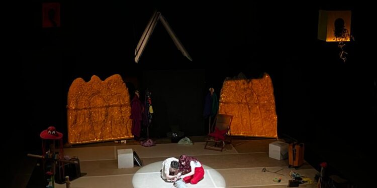 “Kuşlara Fısıldayan Kız” Hikayesi Tiyatro Sahnesine taşındı