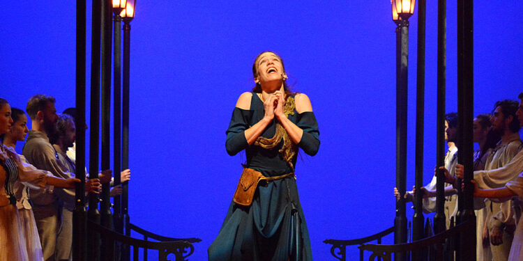 Sefiller tiyatro severlerle buluşuyor