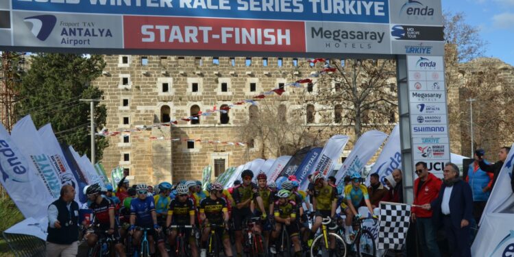 Dünyanın en büyük bisiklet yarışı Antalya’da başladı