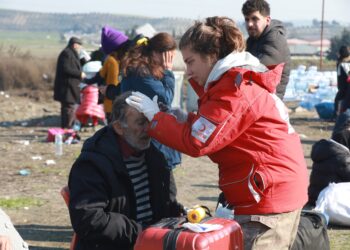 Kızılay depremzede kadınlara özel whatsapp hattı kurdu