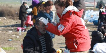 Kızılay depremzede kadınlara özel whatsapp hattı kurdu