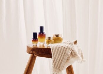 Kaliteli Bir Cildin Destekçisi: Cilt ve Yüz Nemlendirici Bakım Ürünleri