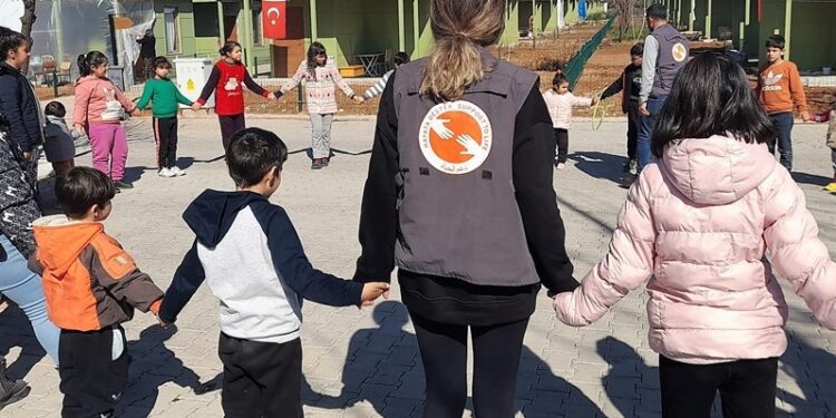 Hayata Destek Derneği, çocuklar için afet bölgesinde