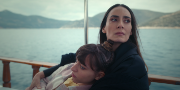 Başrollerinde Melisa Sözen ve Eylül Tumbar’ın yer aldığı Biz Kimden Kaçıyorduk Anne?
