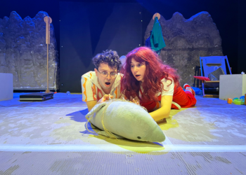 “Kuşlara Fısıldayan Kız” Hikayesi Tiyatro Sahnesinde