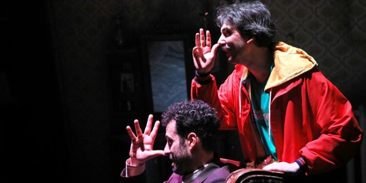 Şehir Tiyatroları’ndan yeni oyun: Savaş Dinçel’in ödüllü oyunu “Uçurtmanın Kuyruğu”