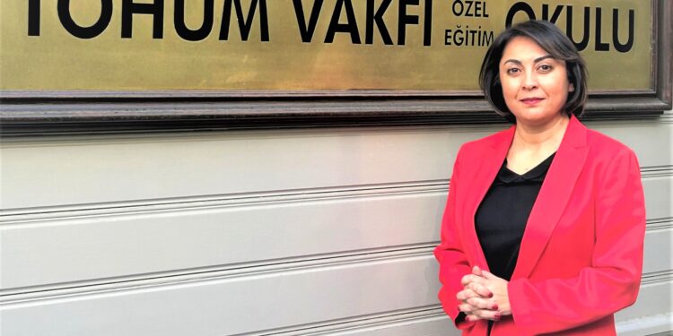 Tohum Otizm Vakfı   “Otizme Kırmızı Işık Yakıyor!”