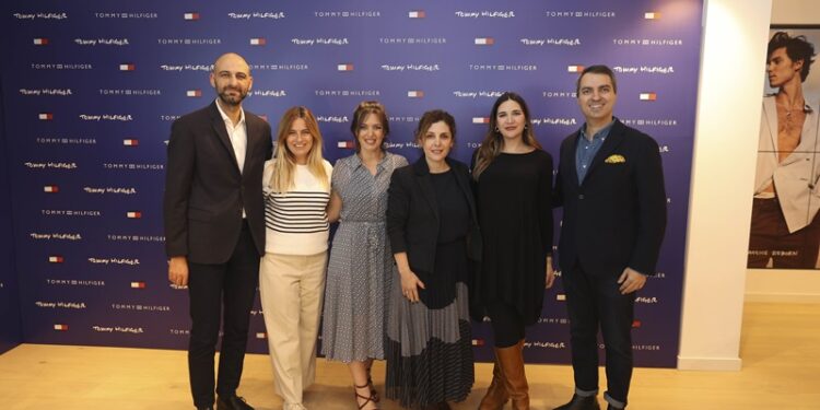 Tommy Hilfiger, 2023 İlkbahar Koleksiyonu’nu tanıttı
