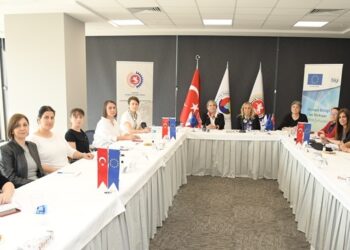 Samsunlu kadınlar, “Afet ve Kadın” paneline katıldı