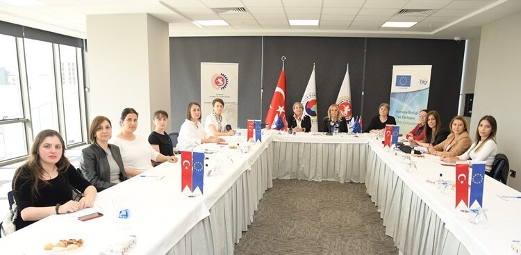 Samsunlu kadınlar, “Afet ve Kadın” paneline katıldı