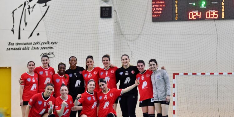 Mavi Kelebekler’in bileği bükülmüyor