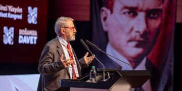 Prof. Dr. Naci Görür: İzmir doğru yolda