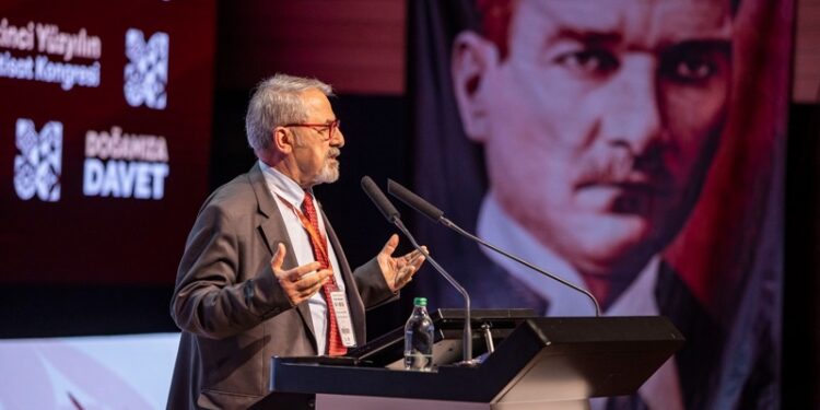 Prof. Dr. Naci Görür: İzmir doğru yolda