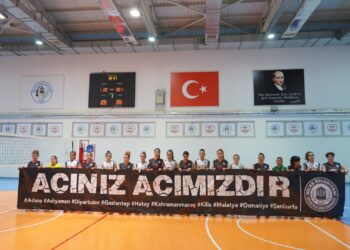 Taraftarlar bu kez depremzede kadınlar için bir araya geldi