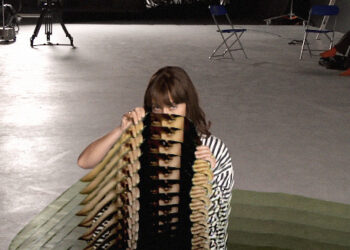 Leslie Feist’ten Yepyeni Şarkı Yayında : ‘’Borrow Trouble’’