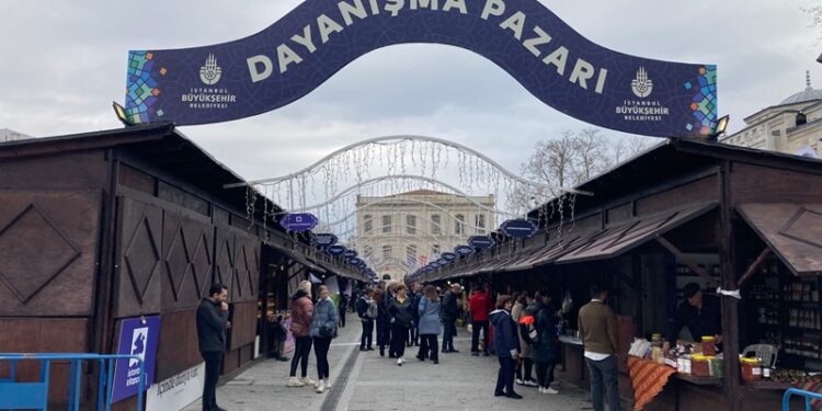 Bu pazarın tüm geliri depremzedeler