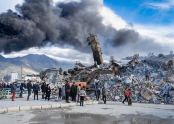 Deprem felaketi 2 ayı geride bıraktı:   Tekrar yaşanmaması için bilim göz ardı edilmemeli