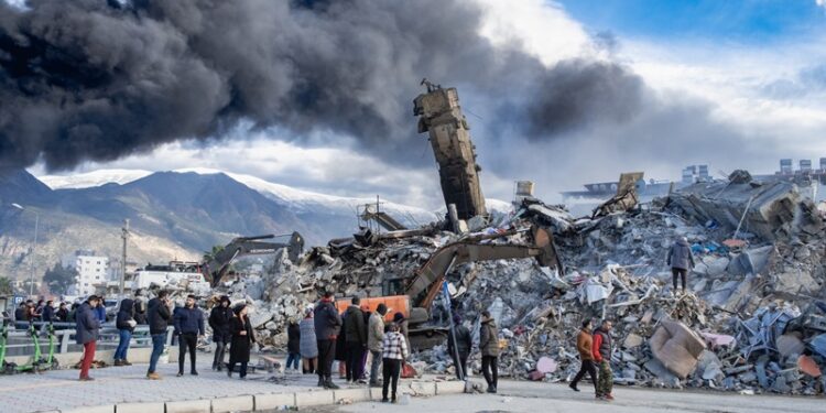 Deprem felaketi 2 ayı geride bıraktı:   Tekrar yaşanmaması için bilim göz ardı edilmemeli