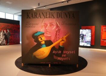 Aşık Veysel ‘Veysel Gider, Adı Kalır’ sergisi AKM’de açıldı