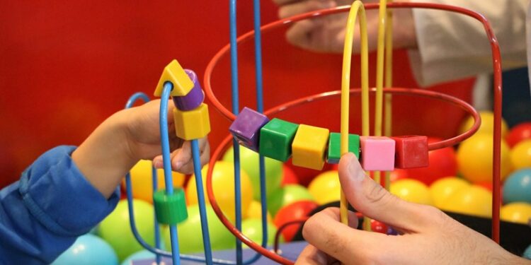 Otizmli çocuklar bağımsızlıklarını ergoterapi ile kazanıyor